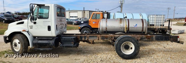 image for item KT9590 2005 International 4300  truck cab and chassis