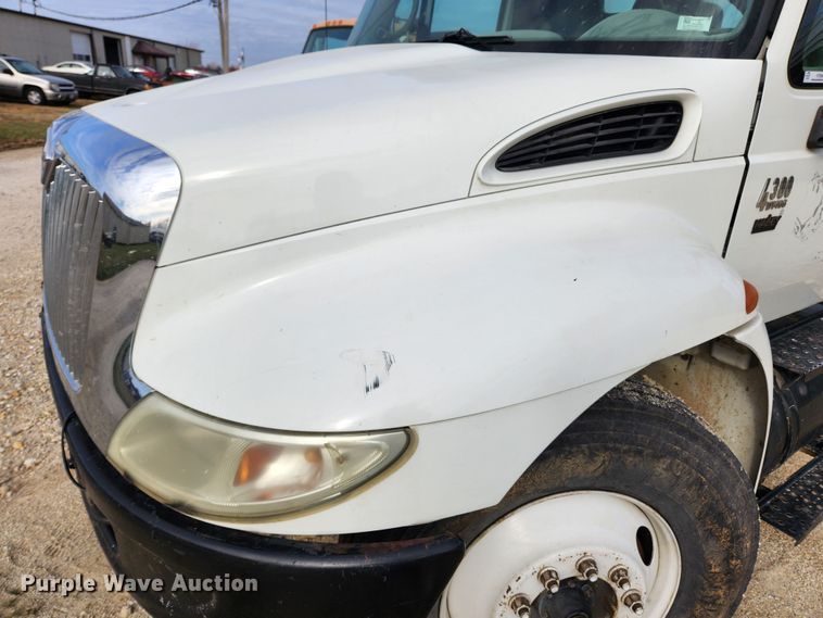 image for item KT9590 2005 International 4300  truck cab and chassis