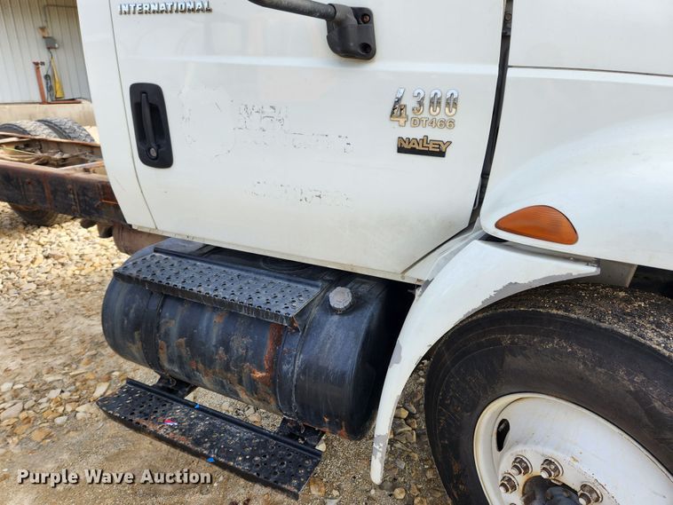 image for item KT9590 2005 International 4300  truck cab and chassis