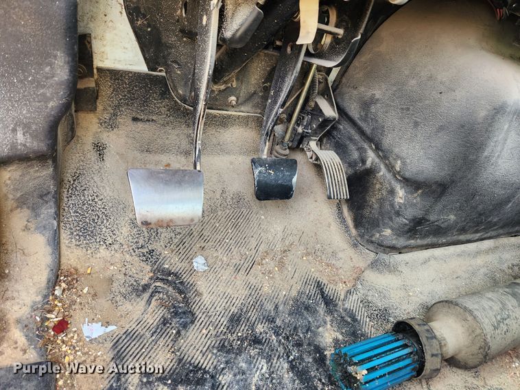 image for item KT9590 2005 International 4300  truck cab and chassis