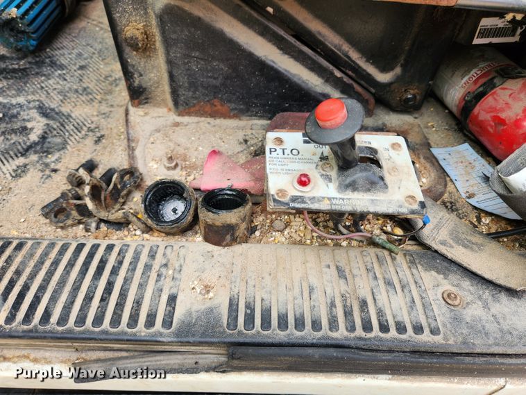 image for item KT9590 2005 International 4300  truck cab and chassis