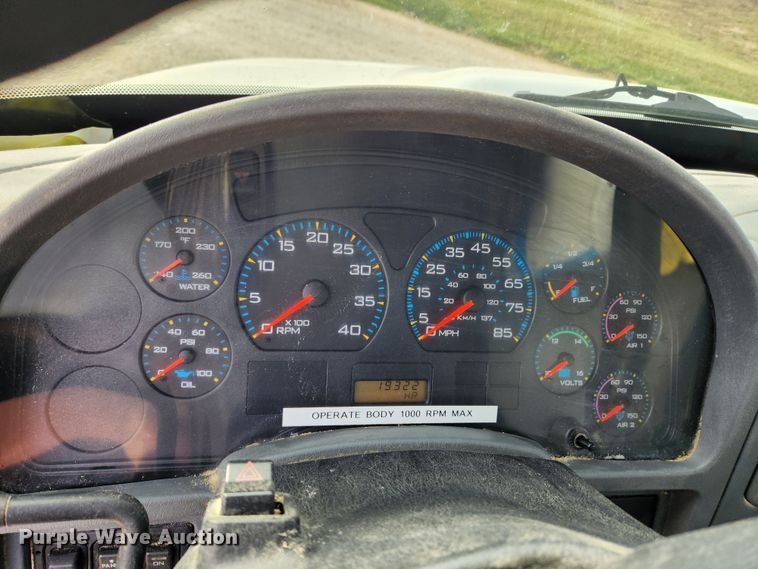 image for item KT9590 2005 International 4300  truck cab and chassis