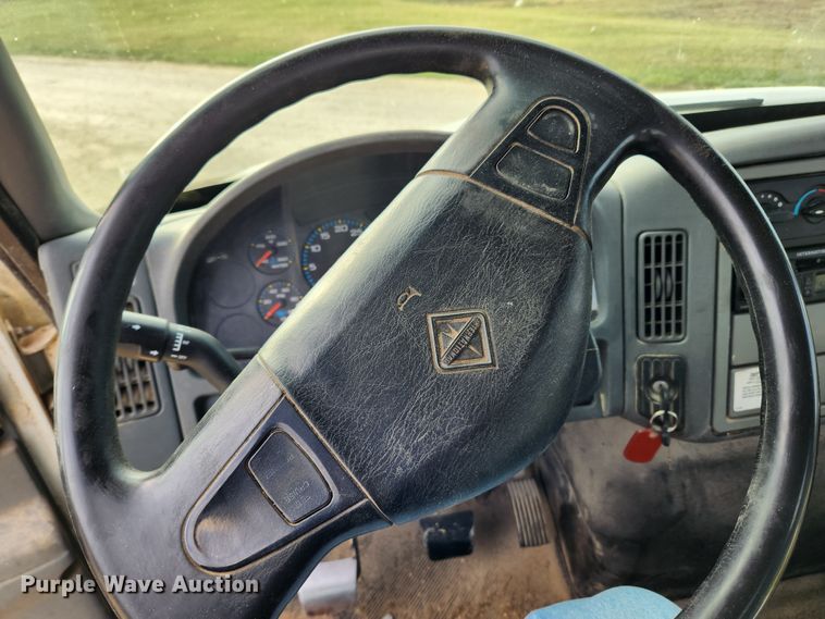 image for item KT9590 2005 International 4300  truck cab and chassis