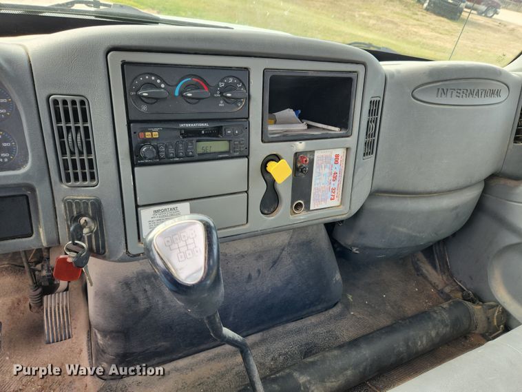 image for item KT9590 2005 International 4300  truck cab and chassis