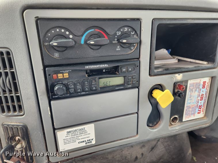 image for item KT9590 2005 International 4300  truck cab and chassis