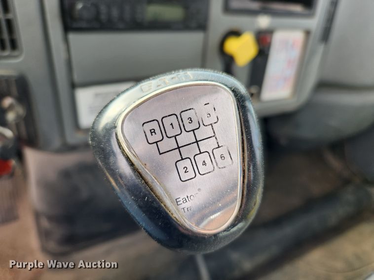 image for item KT9590 2005 International 4300  truck cab and chassis