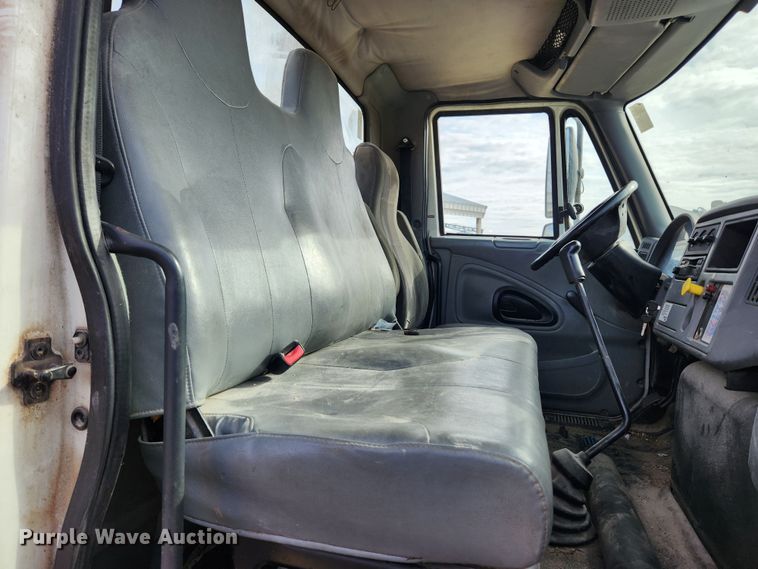 image for item KT9590 2005 International 4300  truck cab and chassis