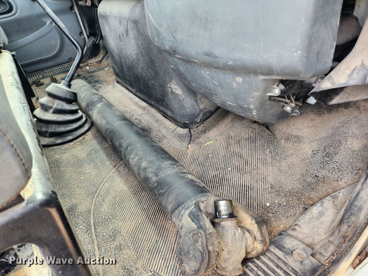 image for item KT9590 2005 International 4300  truck cab and chassis