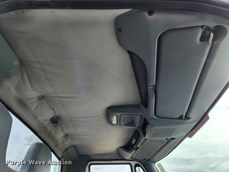 image for item KT9590 2005 International 4300  truck cab and chassis