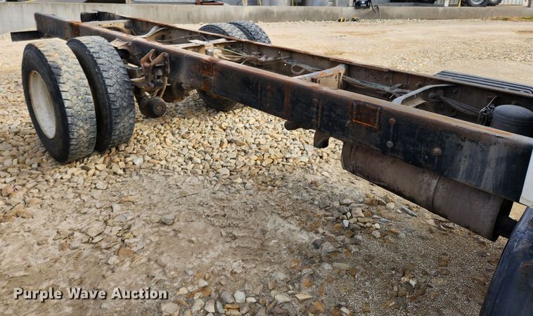 image for item KT9590 2005 International 4300  truck cab and chassis