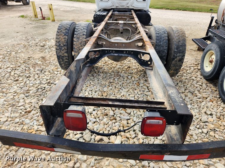 image for item KT9590 2005 International 4300  truck cab and chassis