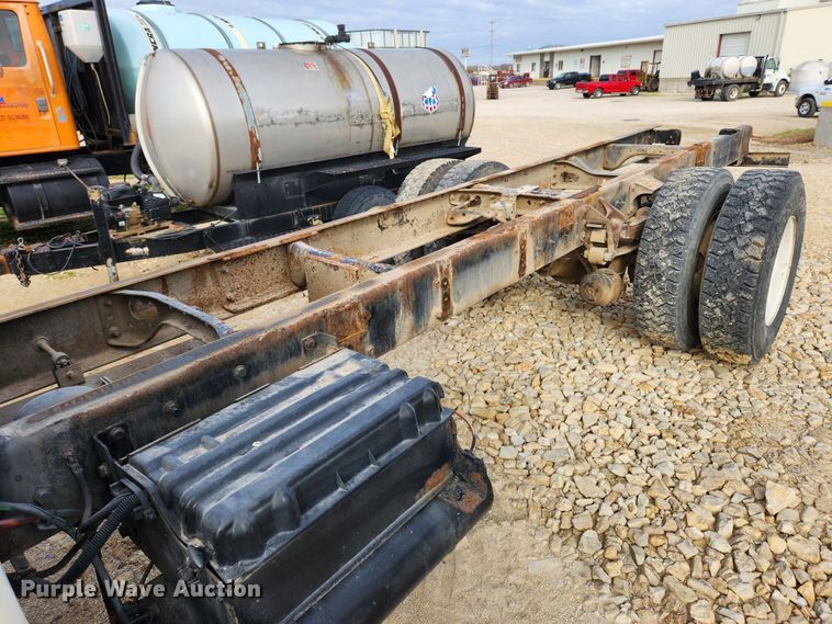 image for item KT9590 2005 International 4300  truck cab and chassis