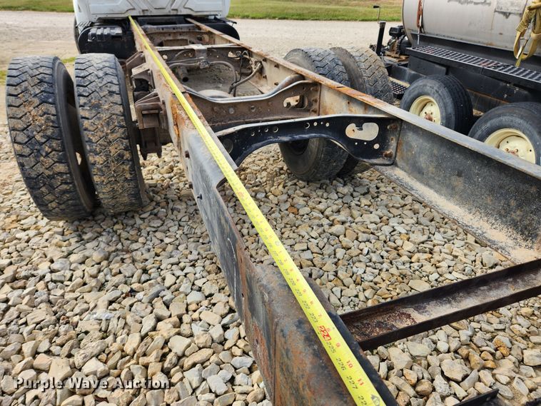 image for item KT9590 2005 International 4300  truck cab and chassis