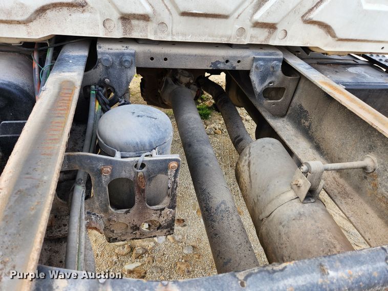 image for item KT9590 2005 International 4300  truck cab and chassis