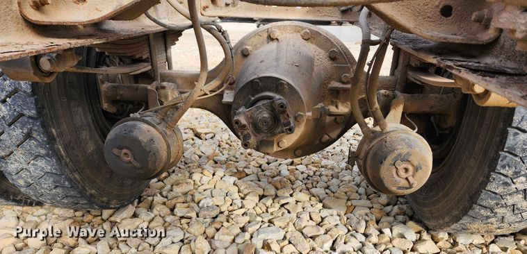 image for item KT9590 2005 International 4300  truck cab and chassis