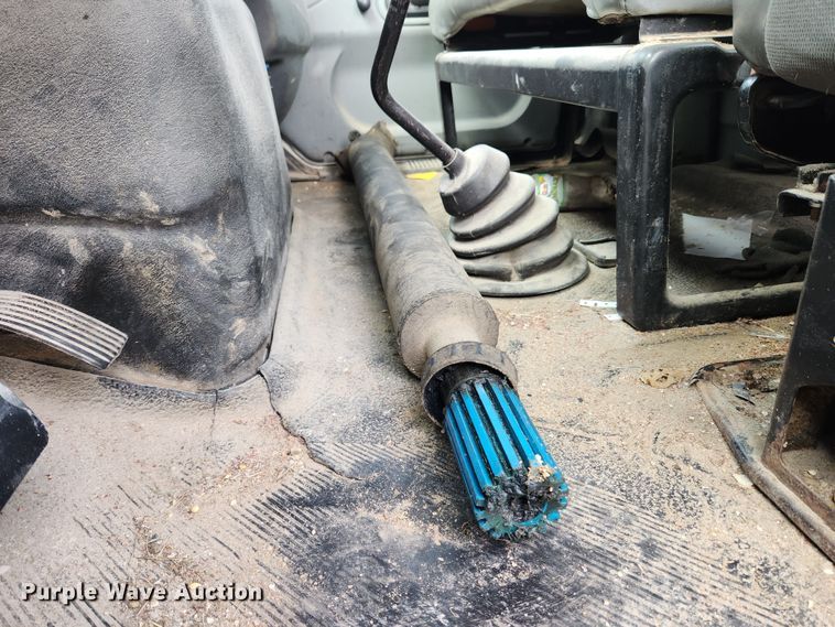 image for item KT9590 2005 International 4300  truck cab and chassis