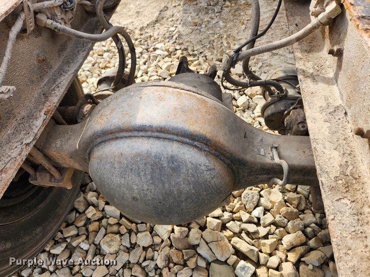 image for item KT9590 2005 International 4300  truck cab and chassis