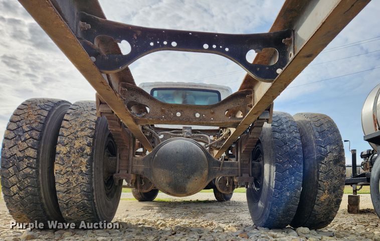 image for item KT9590 2005 International 4300  truck cab and chassis