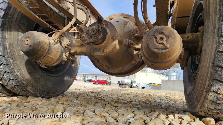 image for item KT9590 2005 International 4300  truck cab and chassis