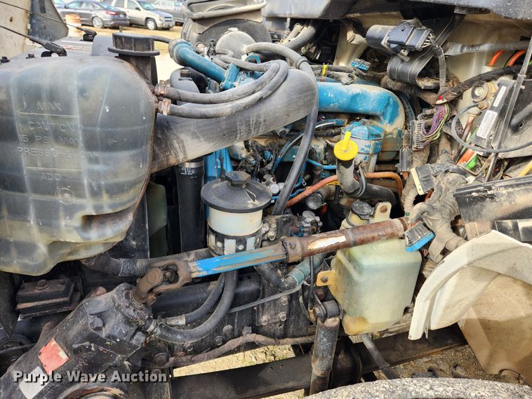 image for item KT9590 2005 International 4300  truck cab and chassis