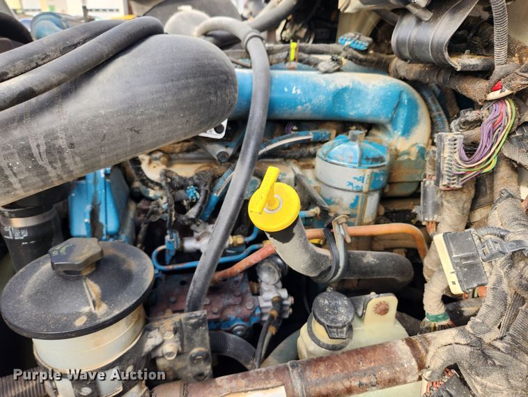 image for item KT9590 2005 International 4300  truck cab and chassis