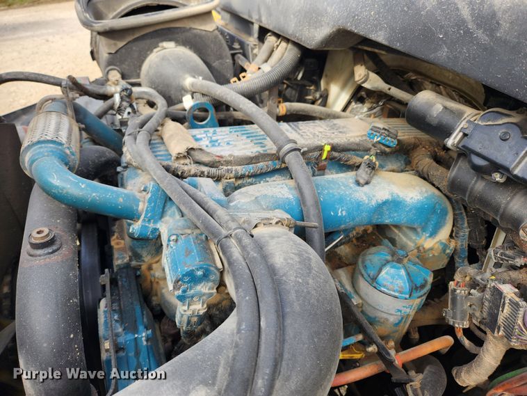 image for item KT9590 2005 International 4300  truck cab and chassis