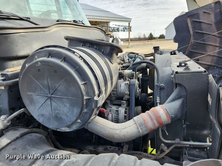 image for item KT9590 2005 International 4300  truck cab and chassis