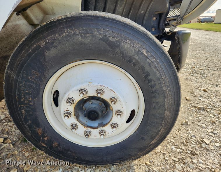 image for item KT9590 2005 International 4300  truck cab and chassis