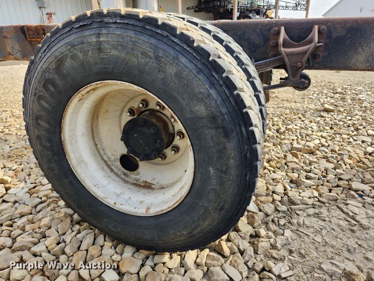 image for item KT9590 2005 International 4300  truck cab and chassis