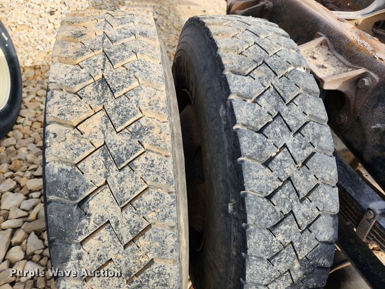 image for item KT9590 2005 International 4300  truck cab and chassis