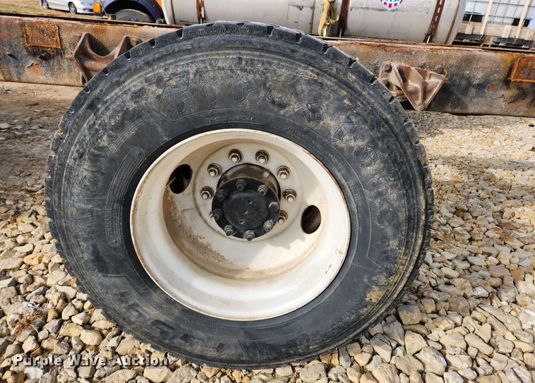 image for item KT9590 2005 International 4300  truck cab and chassis