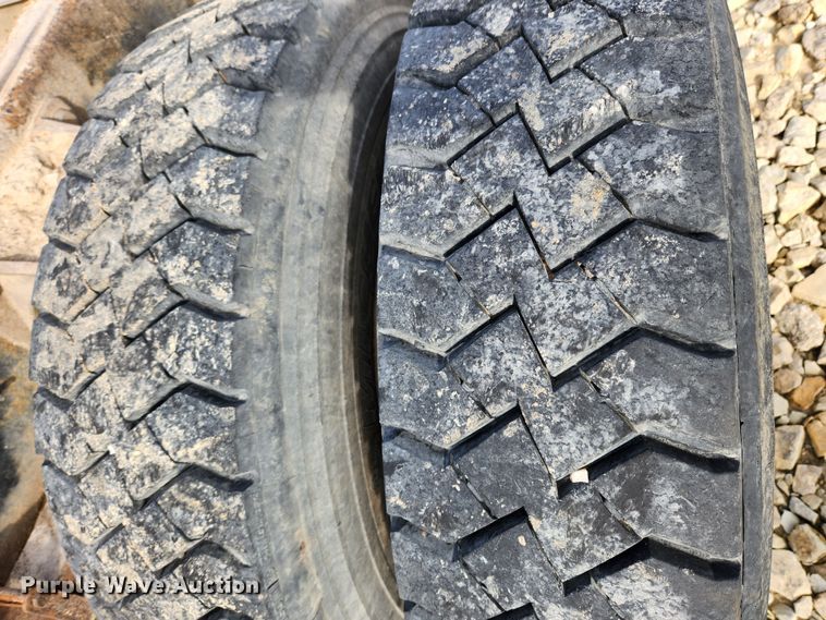 image for item KT9590 2005 International 4300  truck cab and chassis