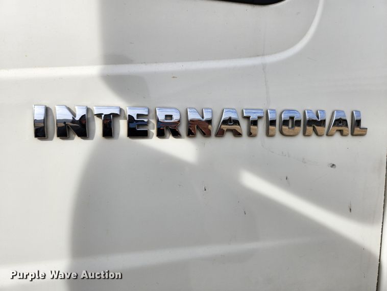 image for item KT9590 2005 International 4300  truck cab and chassis