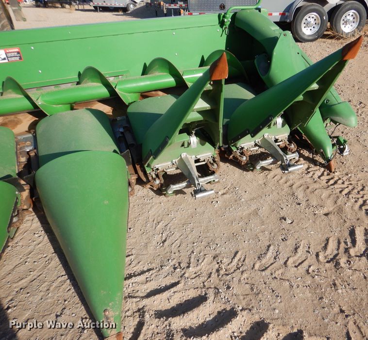 image for item MP9059 John Deere 616C  corn head