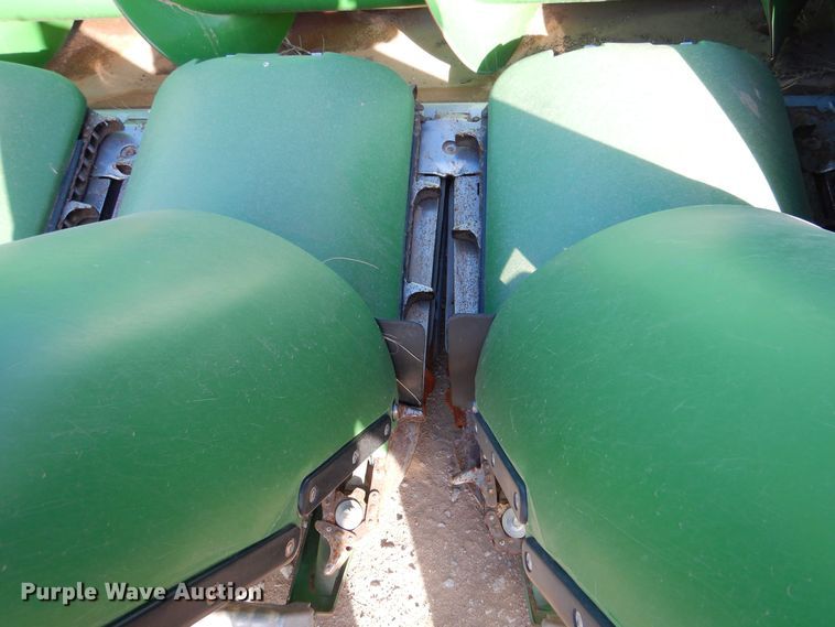 image for item MP9059 John Deere 616C  corn head