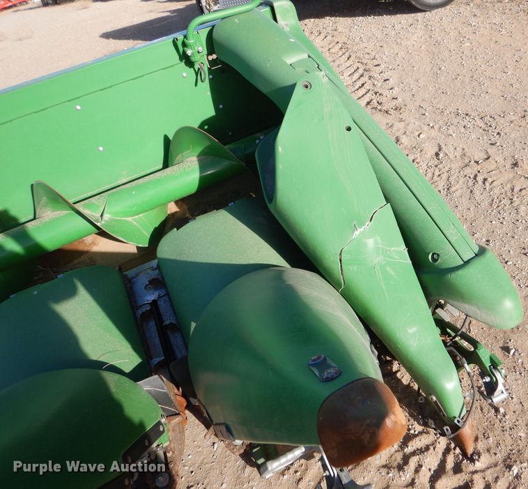 image for item MP9059 John Deere 616C  corn head