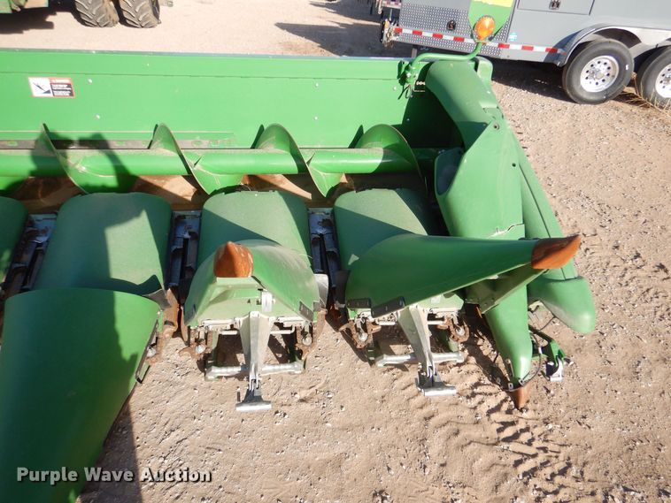 image for item MP9059 John Deere 616C  corn head