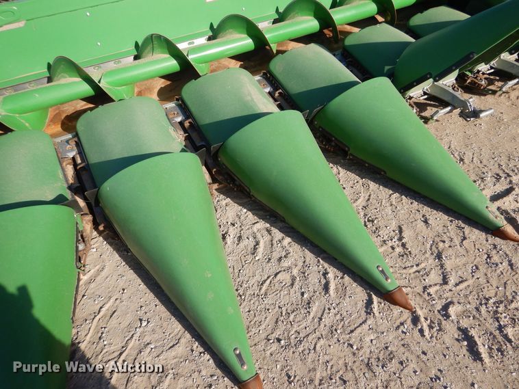 image for item MP9059 John Deere 616C  corn head