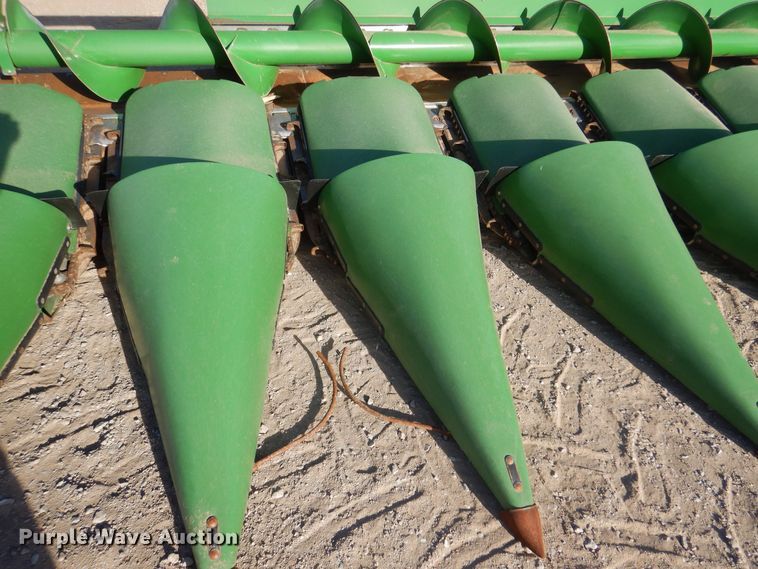 image for item MP9059 John Deere 616C  corn head