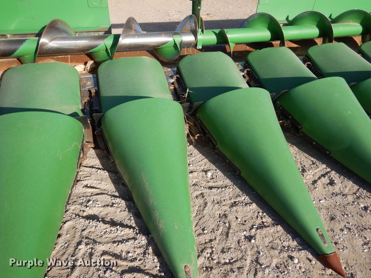 image for item MP9059 John Deere 616C  corn head