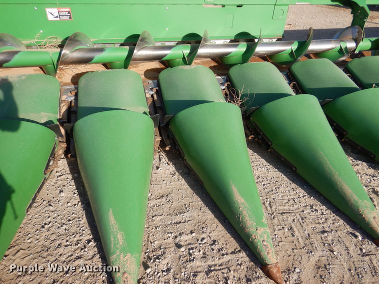 image for item MP9059 John Deere 616C  corn head