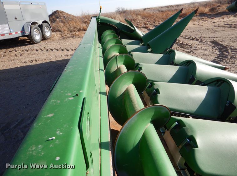 image for item MP9059 John Deere 616C  corn head