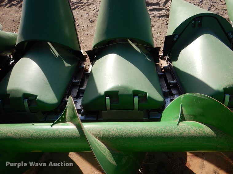 image for item MP9059 John Deere 616C  corn head