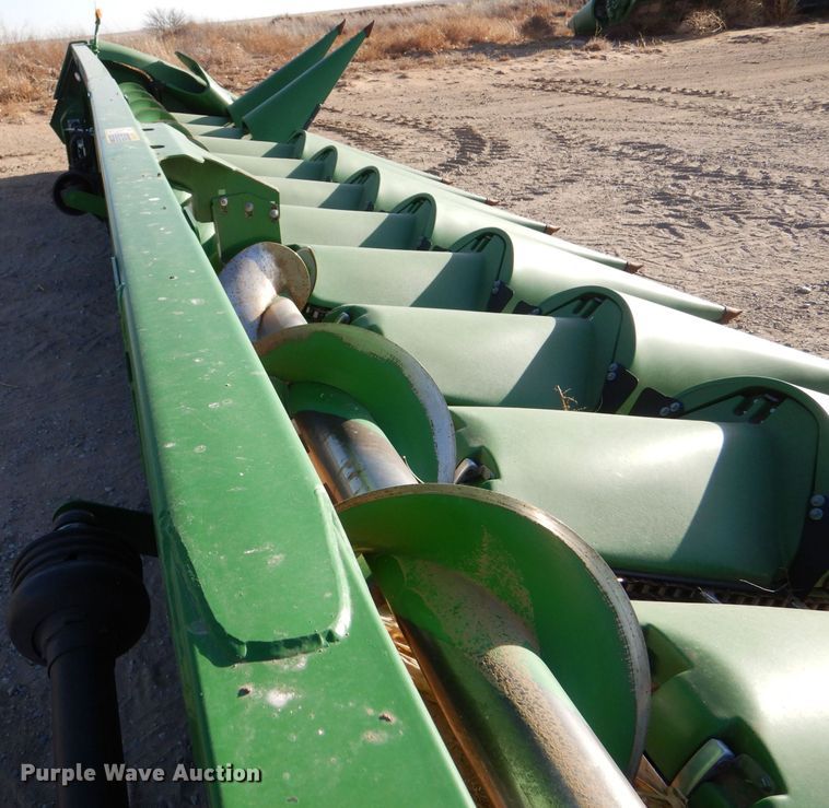 image for item MP9059 John Deere 616C  corn head