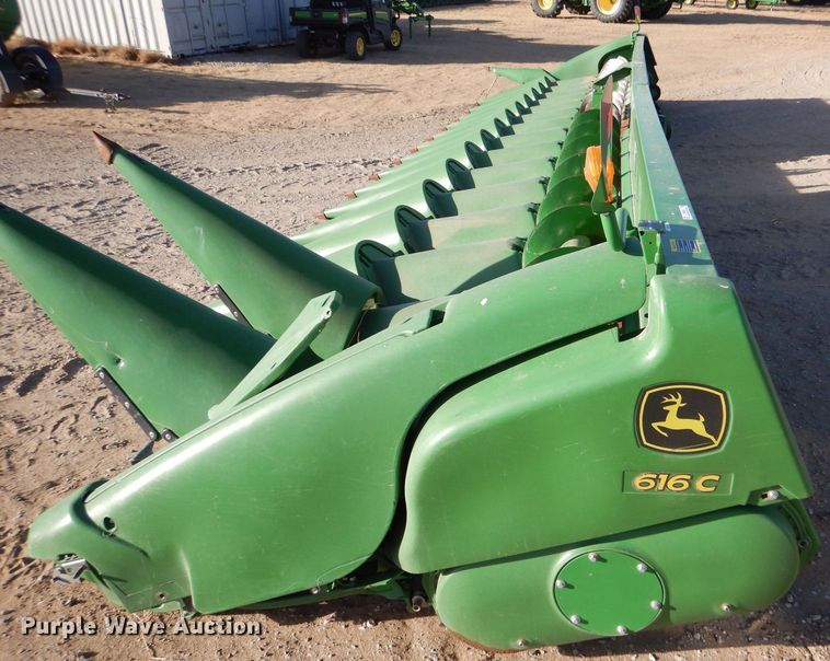 image for item MP9059 John Deere 616C  corn head