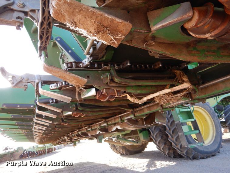 image for item MP9059 John Deere 616C  corn head