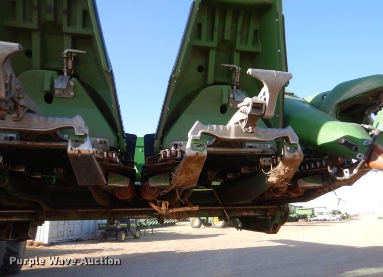 image for item MP9059 John Deere 616C  corn head