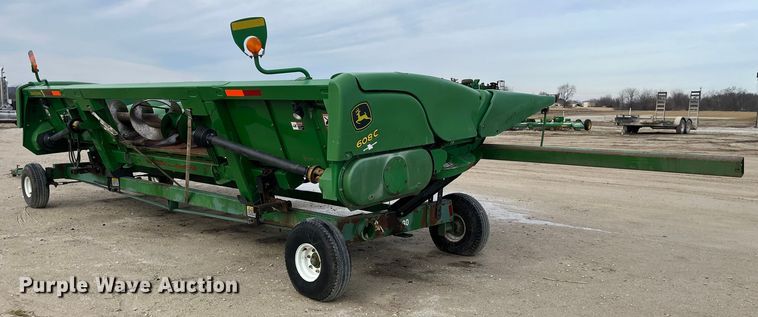 image for item MW9451 2012 John Deere 608C  corn head