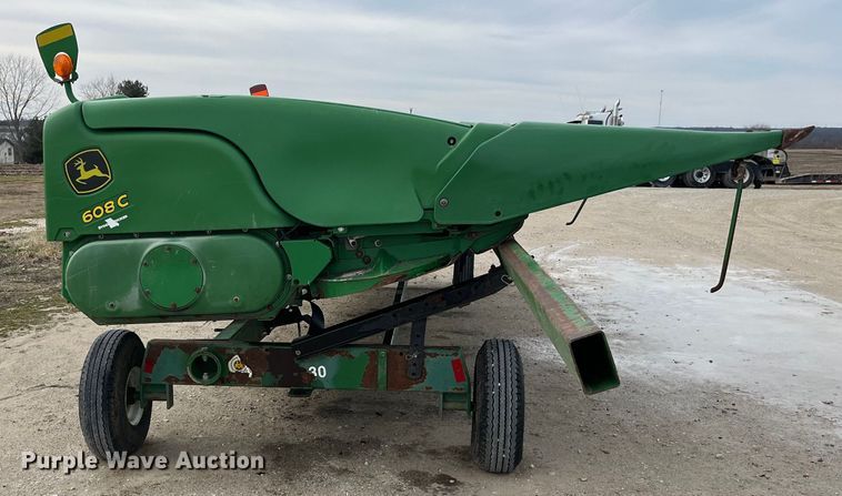 image for item MW9451 2012 John Deere 608C  corn head