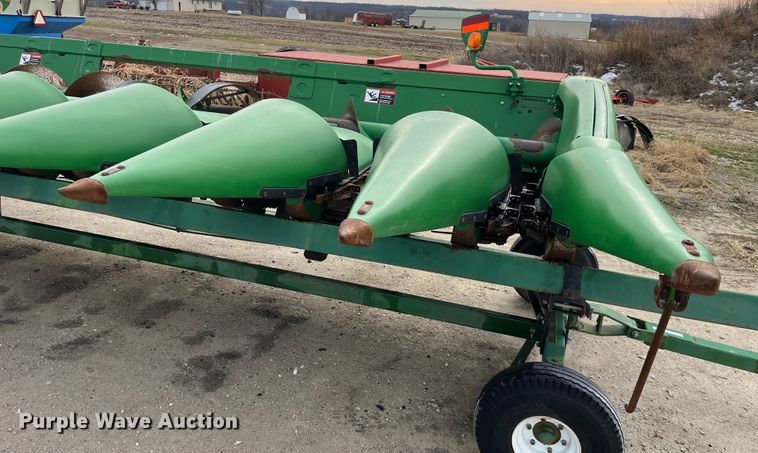 image for item MW9451 2012 John Deere 608C  corn head
